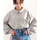グレー