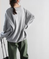 グレー