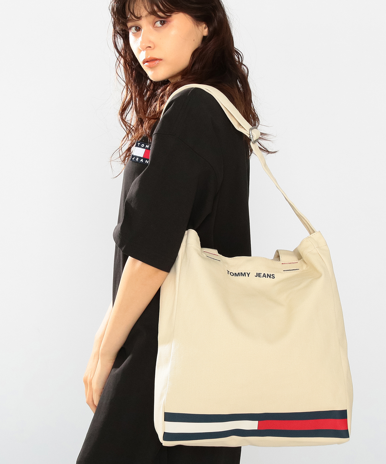 tommy jeans（トミー ジーンズ）の「キャンバストートバッグ