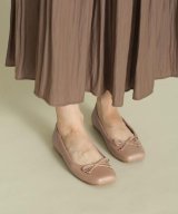 ベージュ