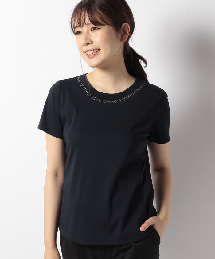 ネックラインTシャツ
