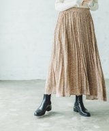 ベージュ