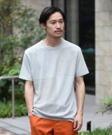 グレー