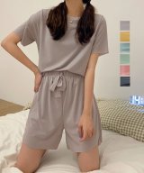 ベージュ