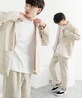 ベージュ