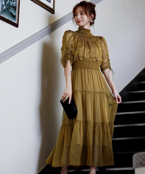 結婚式 ワンピース パーティードレス シアー 透け感 シースルー ティアード ロング シンプル シャーリング 袖 ハイネック 体型カバー ミモレ丈 長袖 袖あり
