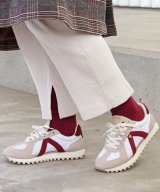ベージュ