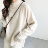 オフホワイト