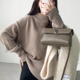 ベージュ