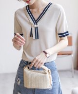 ベージュ