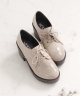 ベージュ
