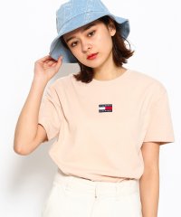 TOMMY JEANS/トミージーンズ TOMMY JEANS バッジロゴTシャツ/504188959