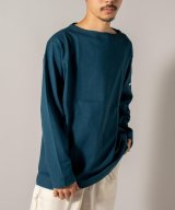 エメラルドブルー