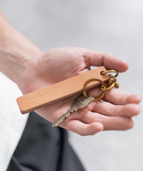クーポン】キーホルダー ホテル メンズ 本革 牛革 ヌメ革 キーチェーン キーチャーム キーリング ルームキー 鍵 カギ 革小物 レトロ アクセサリー プレゼント 日本製(504217577) | ロッキーモンロー(Rocky Monroe) - d fashion クーポン】キーホルダー ホテル メンズ 本革 牛革 ヌメ革 キーチェーン キーチャーム キーリング ルームキー 鍵 カギ 革小物 レトロ アクセサリー プレゼント 日本製(504217577) | ロッキーモンロー(Rocky Monroe) - d fashion