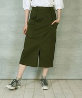 カーキ