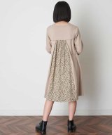 ベージュ