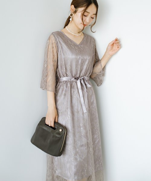 ぱっと着るだけでアクセサリー要らずな華やかさ サテンがきらりと光るレースワンピース 504 ハコ Haco D Fashion