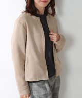 ベージュ