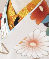 イエロー