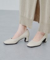 ベージュ