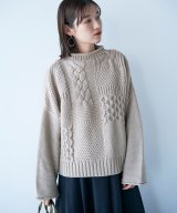ベージュ