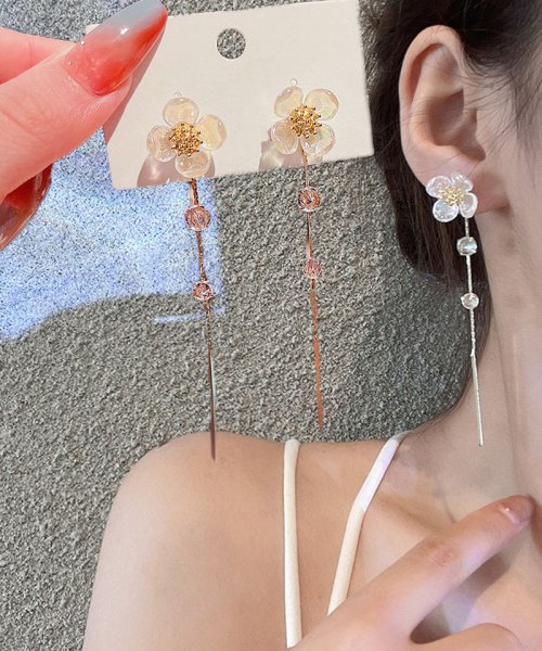 クーポン ピアス 花 揺れる ロングピアス 大ぶり モチーフピアス 可愛い イヤリング 人気アクセサリー 二次会 結婚式 ショッピングゴー Shoppinggo D Fashion