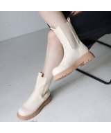ベージュ
