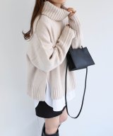 ベージュ