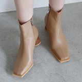 ベージュ