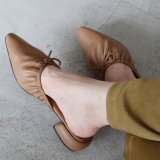 ベージュ