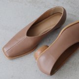 ベージュ