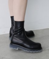 ブラック