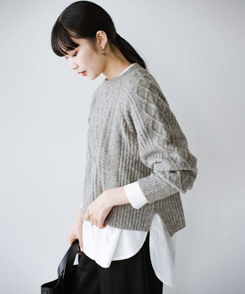 シャツやロンtとの重ね着もかわいい ふんわり短め丈ケーブルニット ハコ Haco D Fashion シャツやロンtとの重ね着もかわいい ふんわり短め丈ケーブルニット ハコ Haco D Fashion