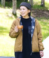 ベージュ