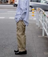 ベージュ