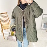 カーキ