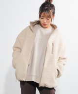 ベージュ