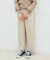 ベージュ
