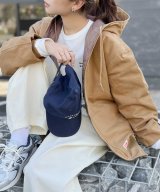 ベージュ
