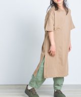 ベージュ