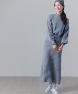 グレー
