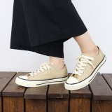 ベージュ