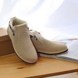 ベージュ