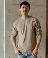 ベージュ