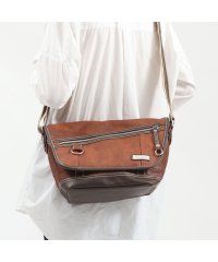 MOUSTACHE/ムスタッシュ MOUSTACHE ムスタッシュ ショルダーバッグ MOUSTACHE VHW ショルダー バッグ フラップ 斜めがけ 斜めがけバッグ B5 ブラ/504346426