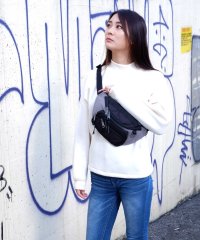 INDISPENSABLE/インディスペンサブル INDISPENSABLE INDISPENSABLE BELT BAG STICKY OQ/504327685