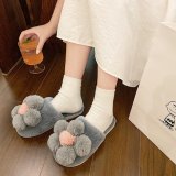 グレー