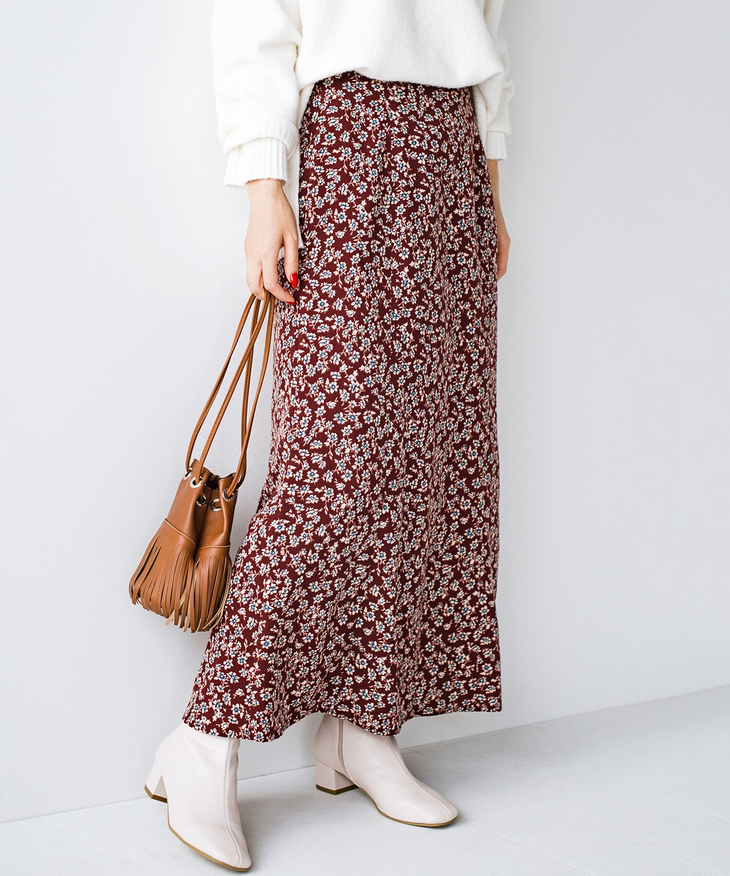 セール いつものトップスでパッと華やぐ シルエットを味方に女っぽく見せる花柄ロングスカート ハコ Haco D Fashion