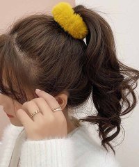 shoppinggo/ヘアゴム シュシュ フワフワ フェイクファー キッズ ヘアアクセサリー 髪飾り こども ホワイト おしゃれ 可愛い かわいい カジュアル/504378307