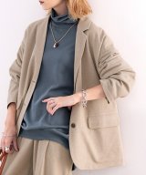 ライトベージュ
